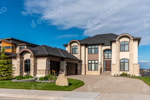 Preview: A Suburban Luxury Home In A North American City.
