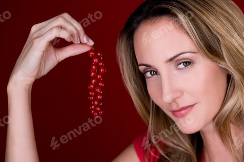 Preview: A Mid Adult Woman Holding A Bunch Of Redcurrants