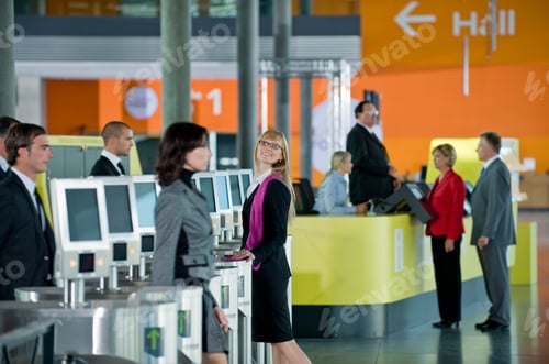 Visualização: Businesspeople Entering A Conference Center