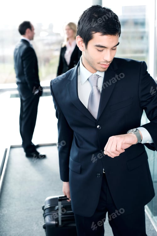 Preview: Business People Traveling, Waiting In Airport Or Station