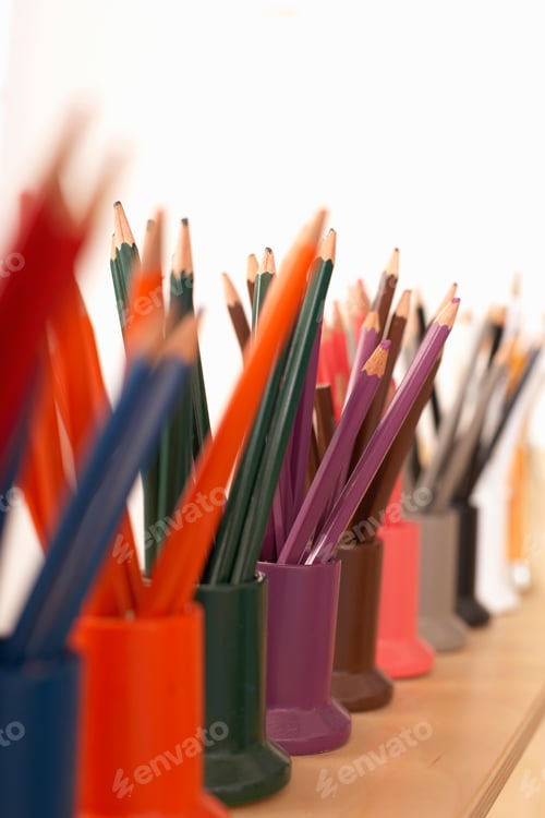 Preview: Vertical Close-Up Shot Of A Row Of Multi-Colored Coloring Pencils In Pots With Selective Focus Shot