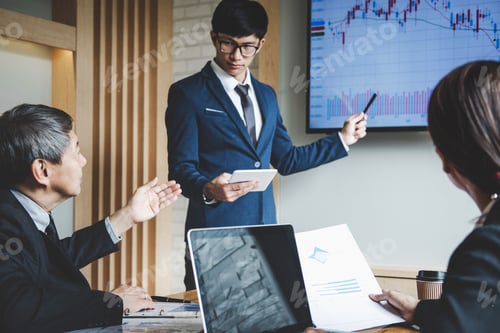 Preview: Business People Are Working In Office, Presentation In Front Of Boss, Businessman Leader