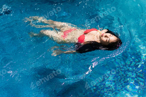 Preview: Asian Women Swimming At The Pool, She Relaxes.