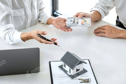 Preview: Home For Rent, Broker Agent Presenting And Consult Detail To Customer To Making The Decision A Home