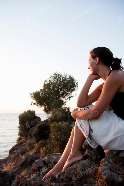 Preview: Young Woman Looking At Seaside