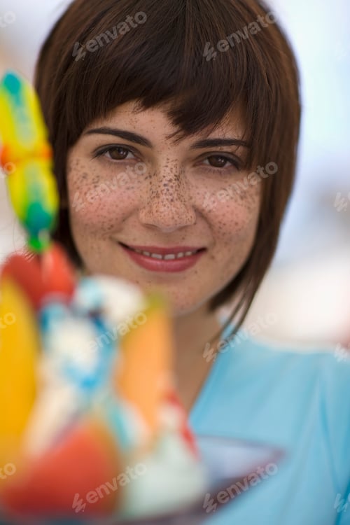 Aperçu: Portrait Of A Woman With Ice Cream