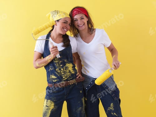 Preview: Girls Posing In Front Of Wall.