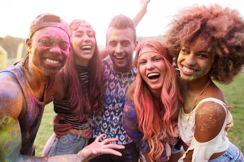 Preview: Portrait Of Group Of Friends At Festival, Covered In Colourful Powder Paint