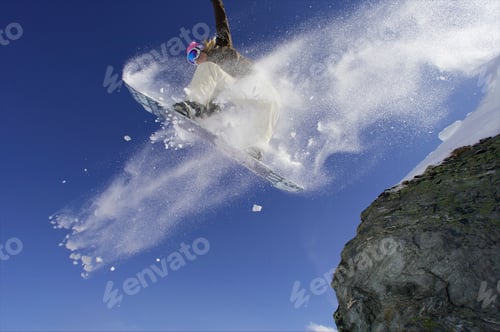Aperçu: Snowboarder Jumping Off A Rock