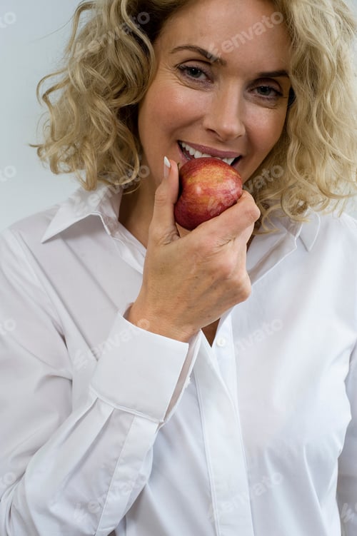 Preview: Woman Eating
