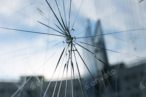 Preview: Cracked Glass Closed Up