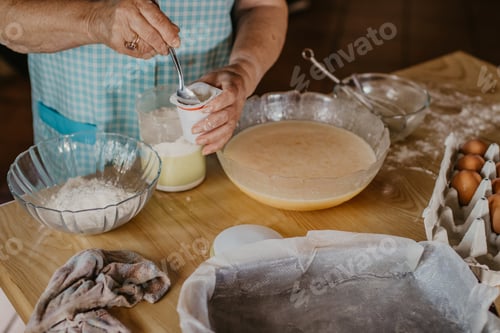 Preview: Preparing Cakes And Pastries At Home