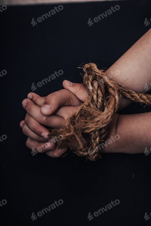 Vista previa: International Human Rights Or Refugee Day Concept. Closeup Woman Hands Were Tied With A Rope.