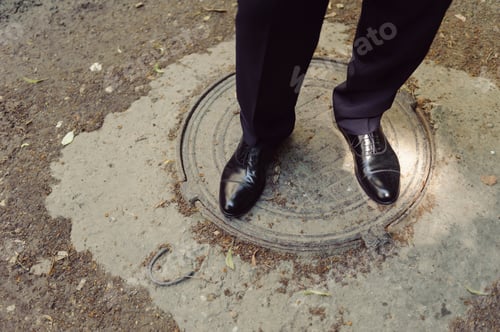 Preview: Groom Standing On Hatchway In Black Shoes