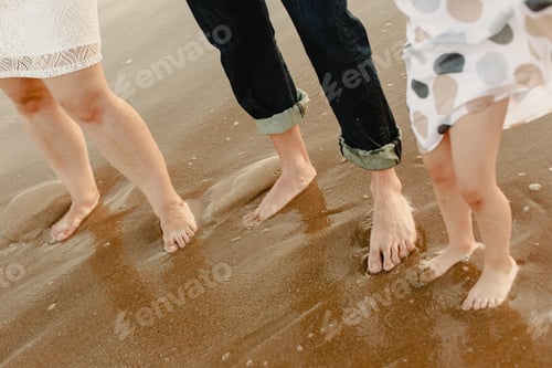 Preview: Parents With Their Daughter Jumping On The Shore Of The Beach