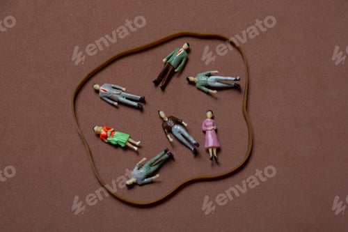 Preview: Tiny Figurine Of Men And Women Miniature Model In View