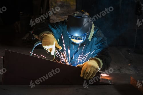 Preview: Worker Welding Metal