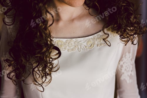 Vista previa: Hairstyle Of A Woman On Her Wedding Day, Back Of A Bride.