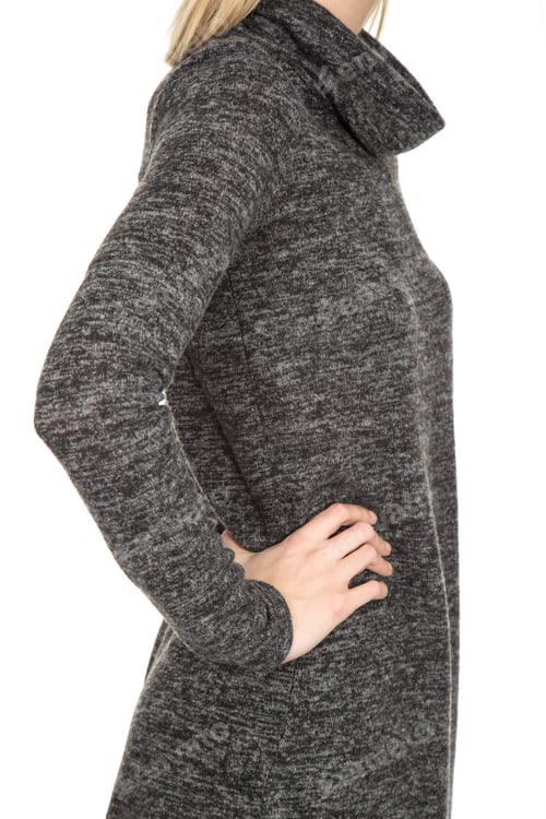 Preview: Sweater Shooting Detail