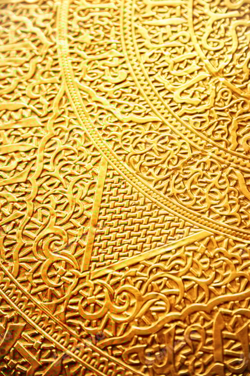 Preview: Golden Ornate Pattern: Intricate Detail and Luxurious Design