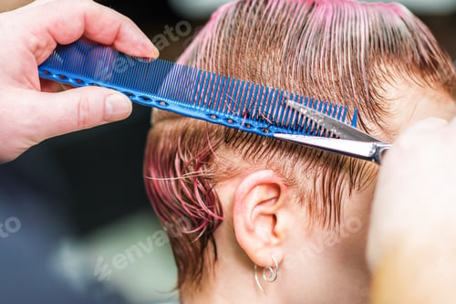 Preview: Closeup Of Barber Is Cutting Client'S Wet Pink Hair In Salon. Hairstylist Cuts Woman'S Hair. Side