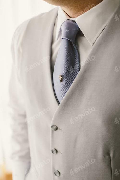 Preview: Man Suit With Elegant Tie