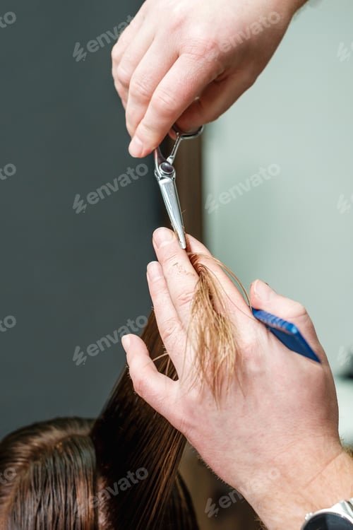 Preview: Hairdresser Cutting Woman'S Hair In Beauty Salon, Close Up.