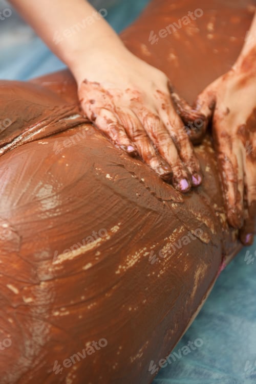 Preview: Spa Therapy For Woman Receiving Cosmetic Chocolate Mask