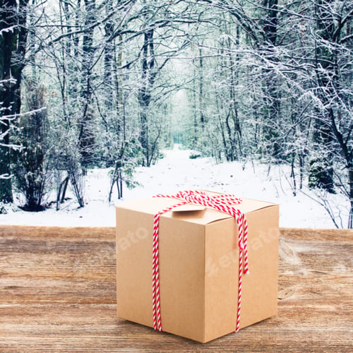 Preview: Handmade Paper Gift Box On Wooden Table Border Isolated On White Background