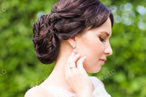 Preview: Beautiful Bride In Wedding Dress And Bridal Bouquet, Happy Newlywed Woman With Wedding Flowers