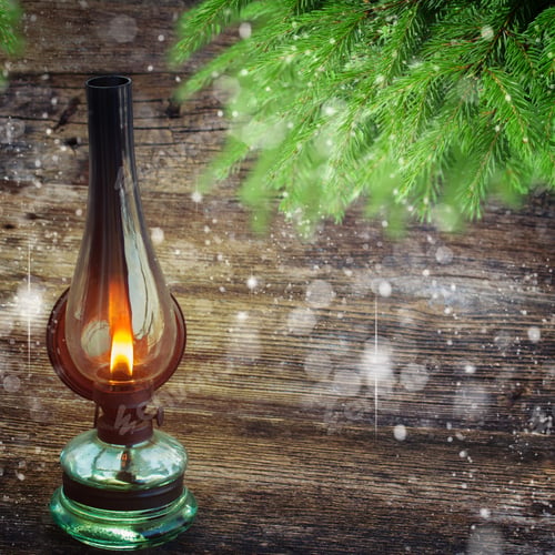Preview: Vintage Glowing Lantern With Evergreen Wreath, Low Key