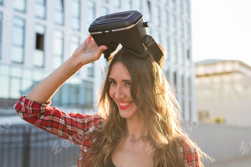 Preview: Beautiful Young Woman Wearing Virtual Reality Headset In An Urban Context