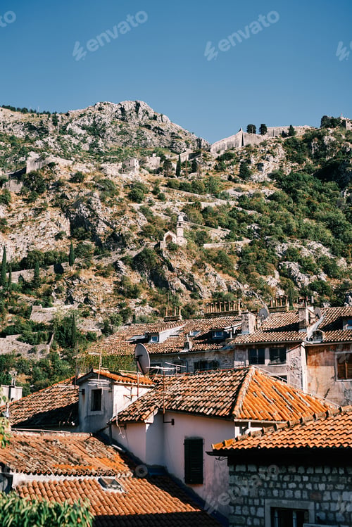Preview: View over the red roofs of the houses to the St. John fortress on the mountain. Kotor, Montenegro