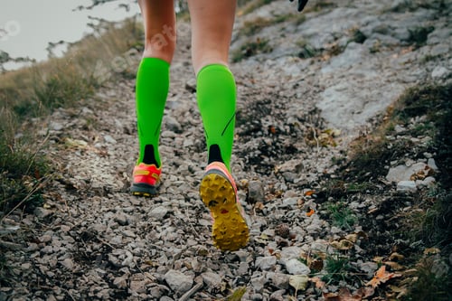Preview: Feet running girl