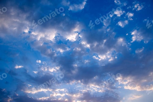 Preview: Dramatic sunset sky with clouds.