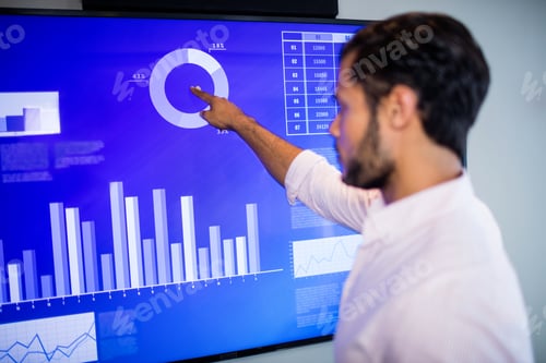 Preview: Side view of businessman using touch screen