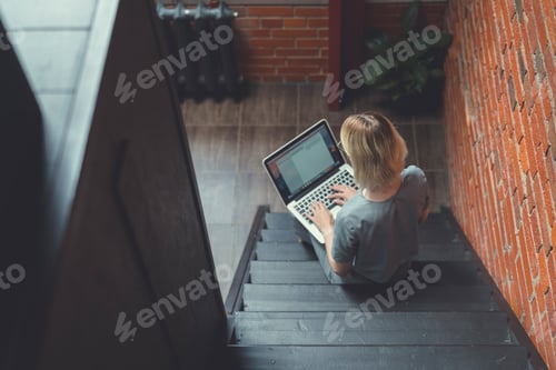 Preview: Workinf young woman in the loft