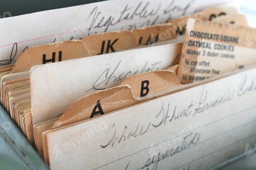 Preview: Vintage handwritten recipes on cards filed in a recipebox box