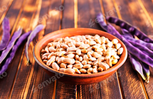 Preview: White beans in wooden bowl