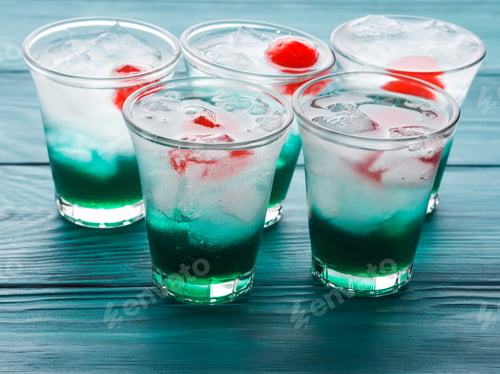 Preview: Short alcohol green drinks with cherry