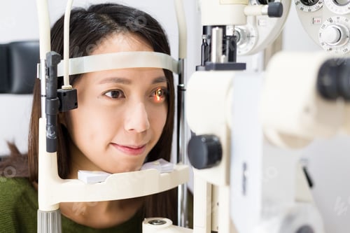 Preview: Patient during an eye examination at the eye clinic