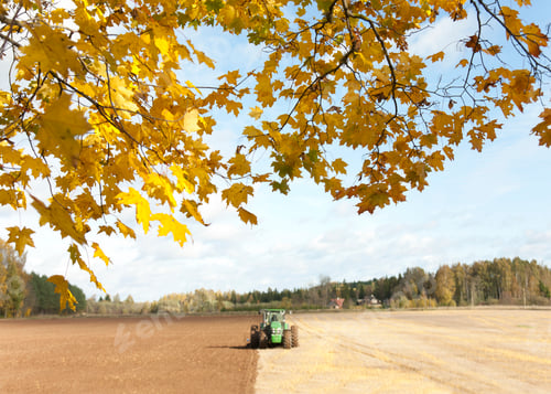 Preview: Tractor With an Aerator