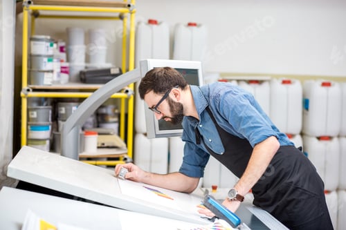 Preview: Checking the quality of the printing with magnifying glass