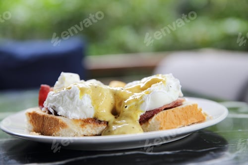 Preview: Egg Benedict