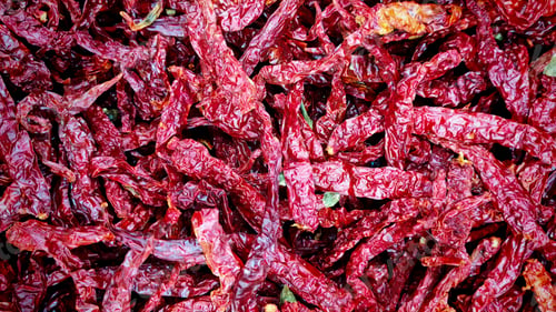 Preview: Close-Up View of Dried Red Chili Peppers in Bulk