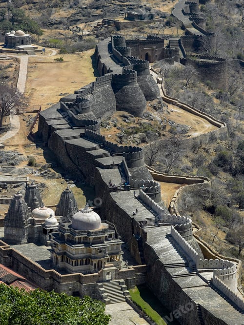 Preview: Walls of the Mewar fortress of Kumbhalgarh in Rajasthan - India