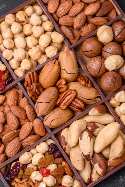 Preview: Mix of roasted macadamia nuts, cashews, pecans, almonds, raisins and dry berries