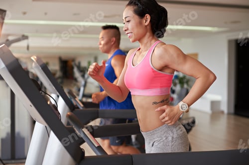 Preview: Jogging in gym