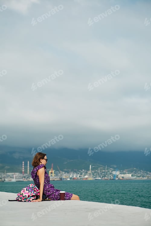 Preview: Woman enjoying seascape on waterfront