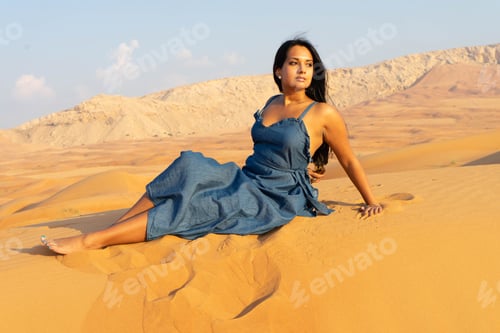 Preview: Beautiful girl in the desert